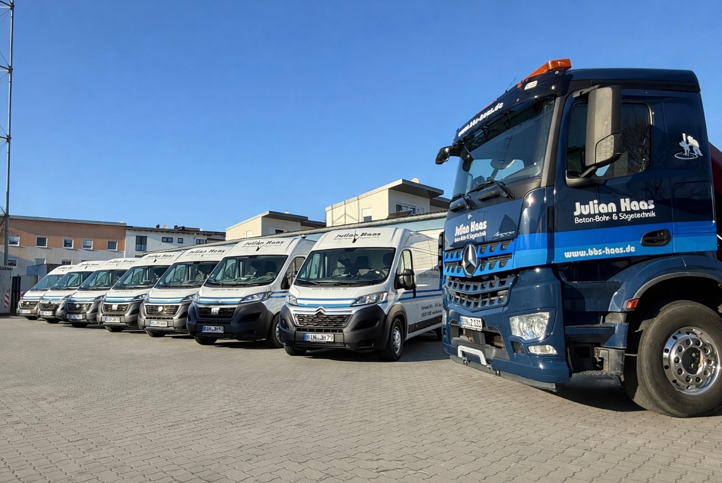✨ Hello 2026! ✨
Neues Jahr, neue Projekte – wir sind bereit 💪🚐
Danke an alle Kunden, Partner & unser starkes Team für das Vertrauen im letzten Jahr.
Auch 2026 stehen wir für Präzision, Zuverlässigkeit und saubere Arbeit in der Beton-Bohr- & Sägetechnik.
Auf ein gesundes, erfolgreiches neues Jahr 2026 🍀🥂
#julianhaas
#betonbohren
#betonsägen
#baustelle
#handwerk
teamwork
neuesjahr2026
bingen